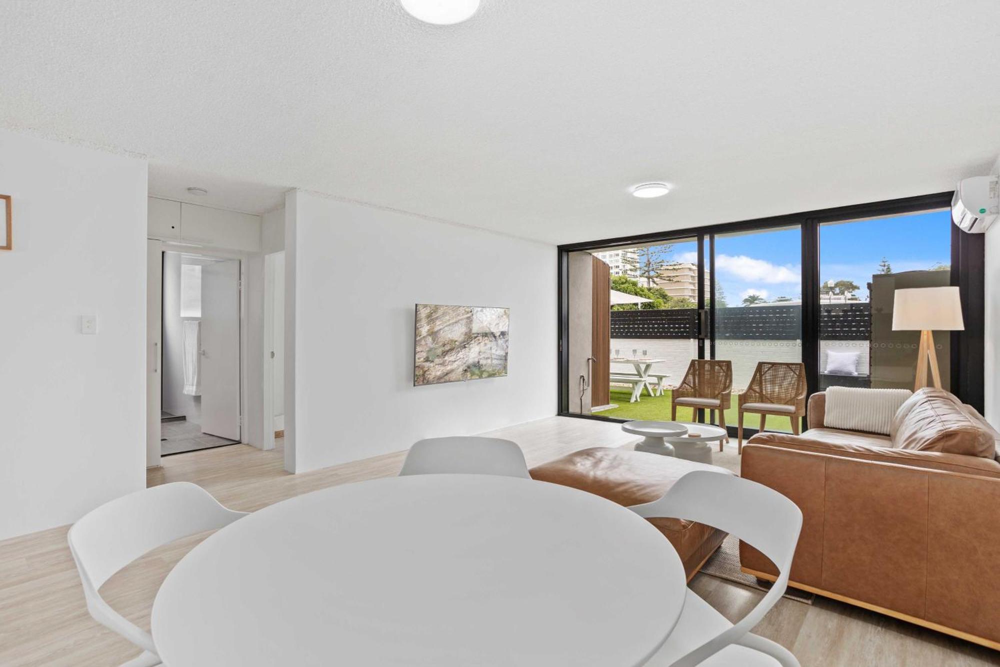 Very Very Burleigh Apartment *