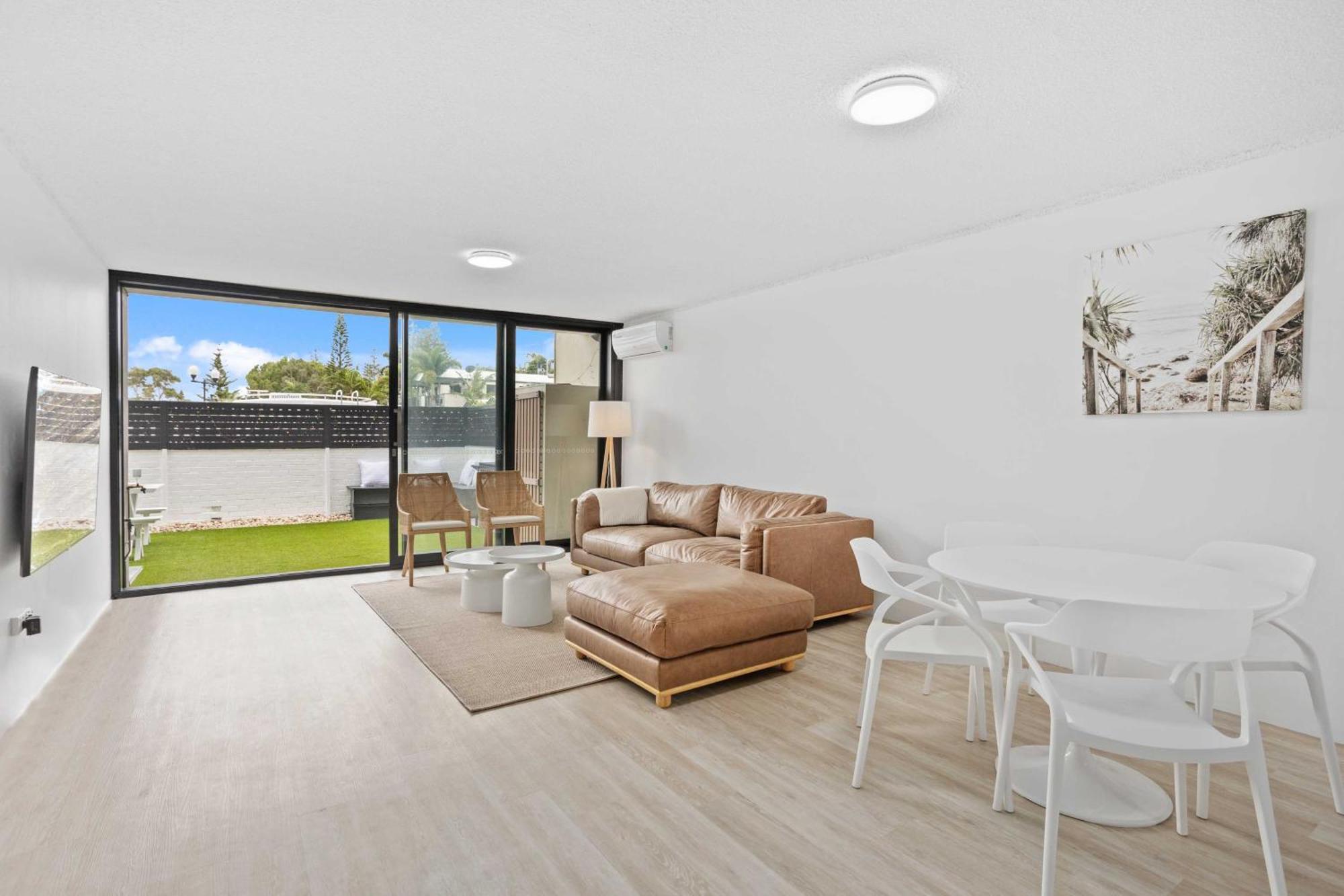 Very Very Burleigh Apartment