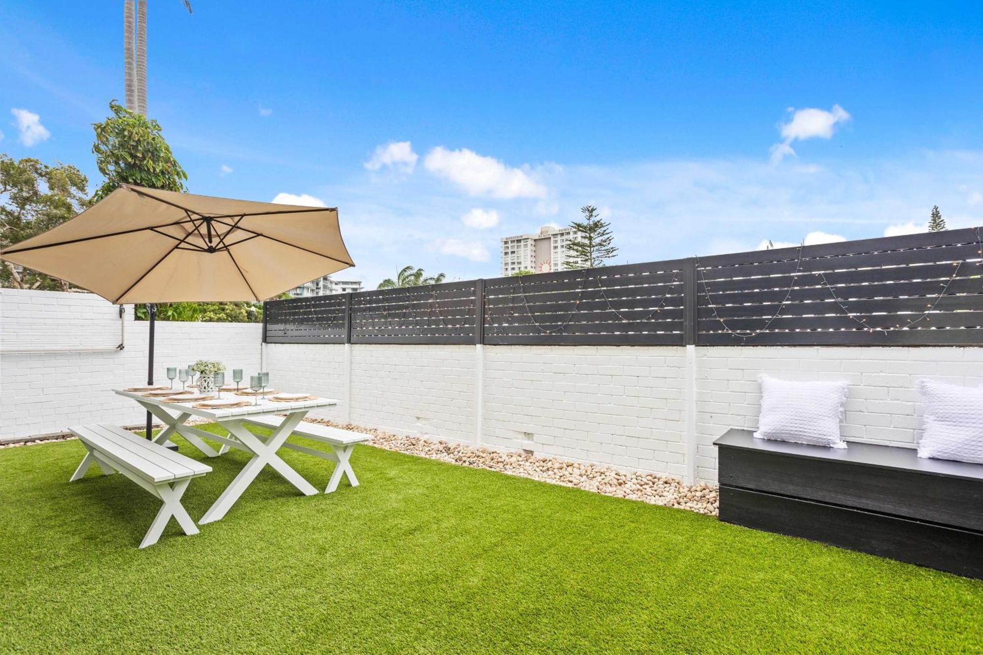 Very Very Burleigh Apartment *