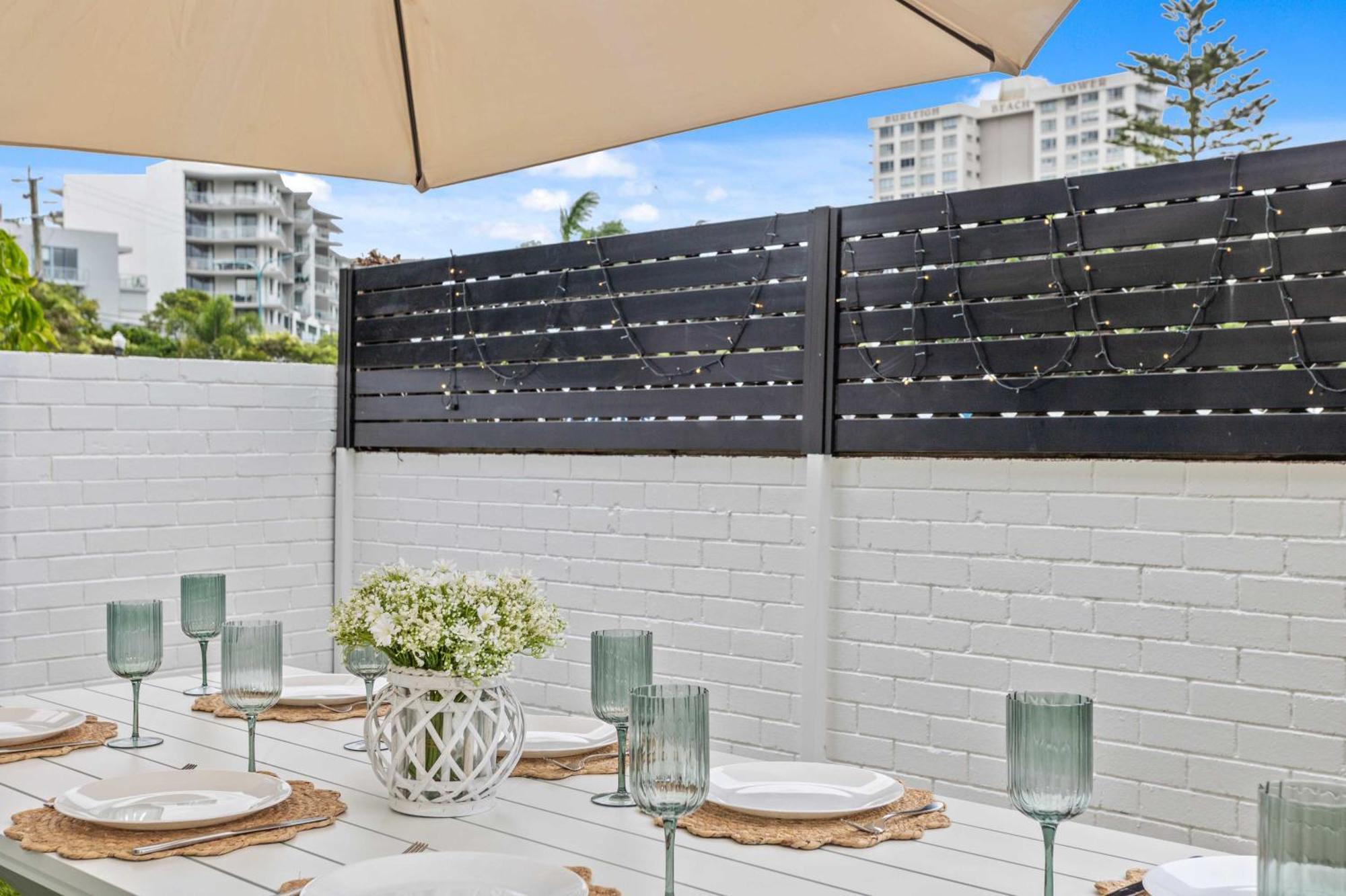 Very Very Burleigh Apartment